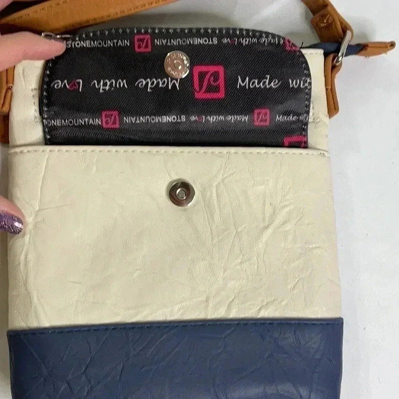 New Stone Mountain White Blue Leather Crossbody - Picture 3 of 11